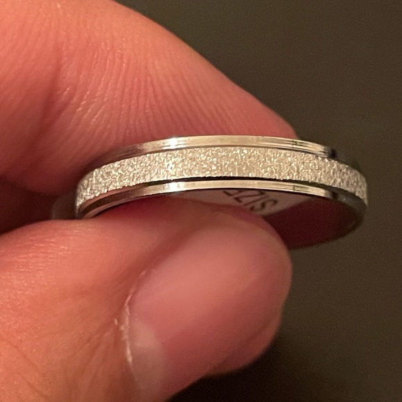 3mm silver frosted ring size 9 - Picture 6 of 8
